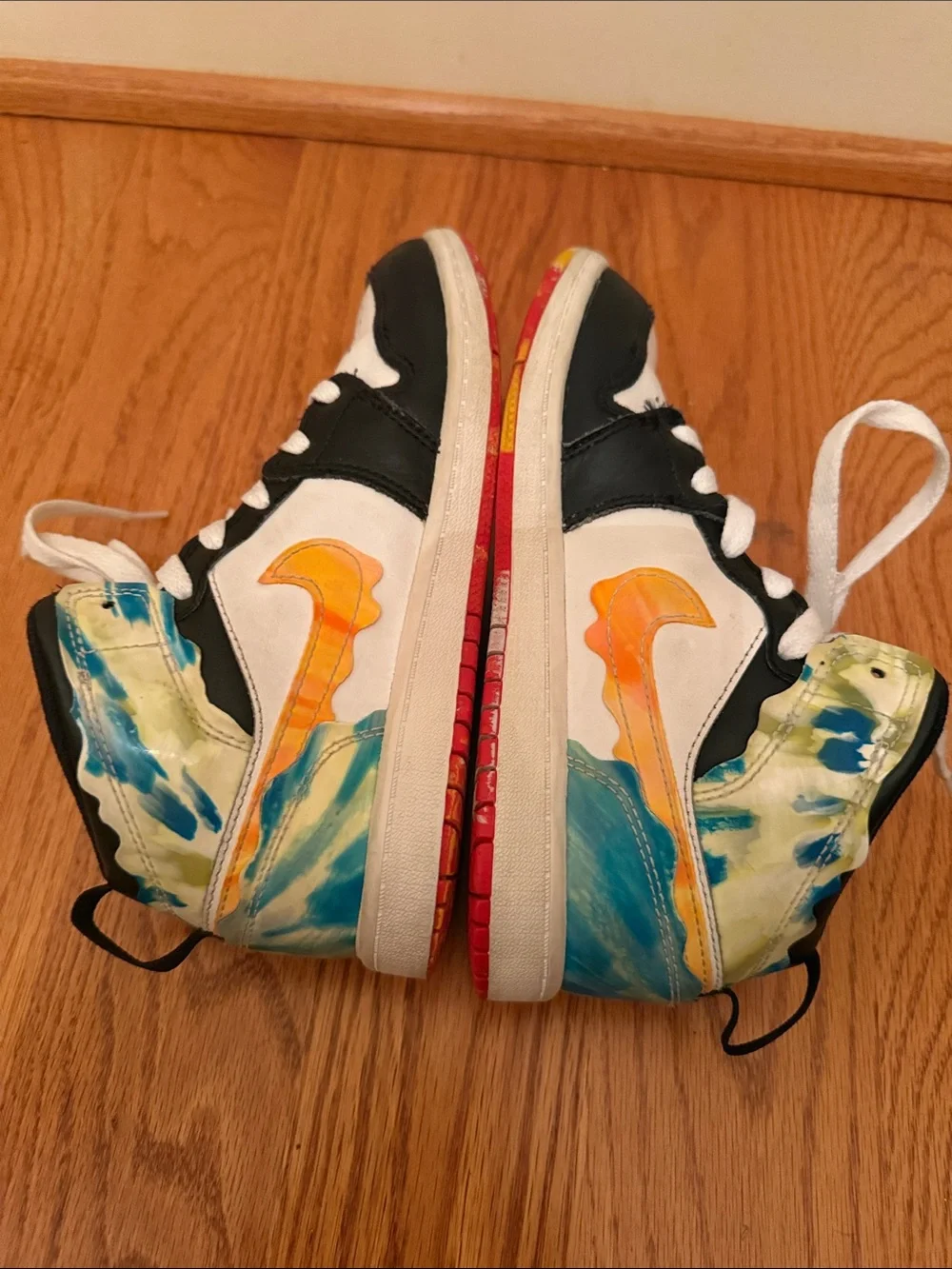 Rare Nike Air Jordan‎ 1 Mid SE ‘Drip’ Black/White/Orange (Size 2.5Y) –